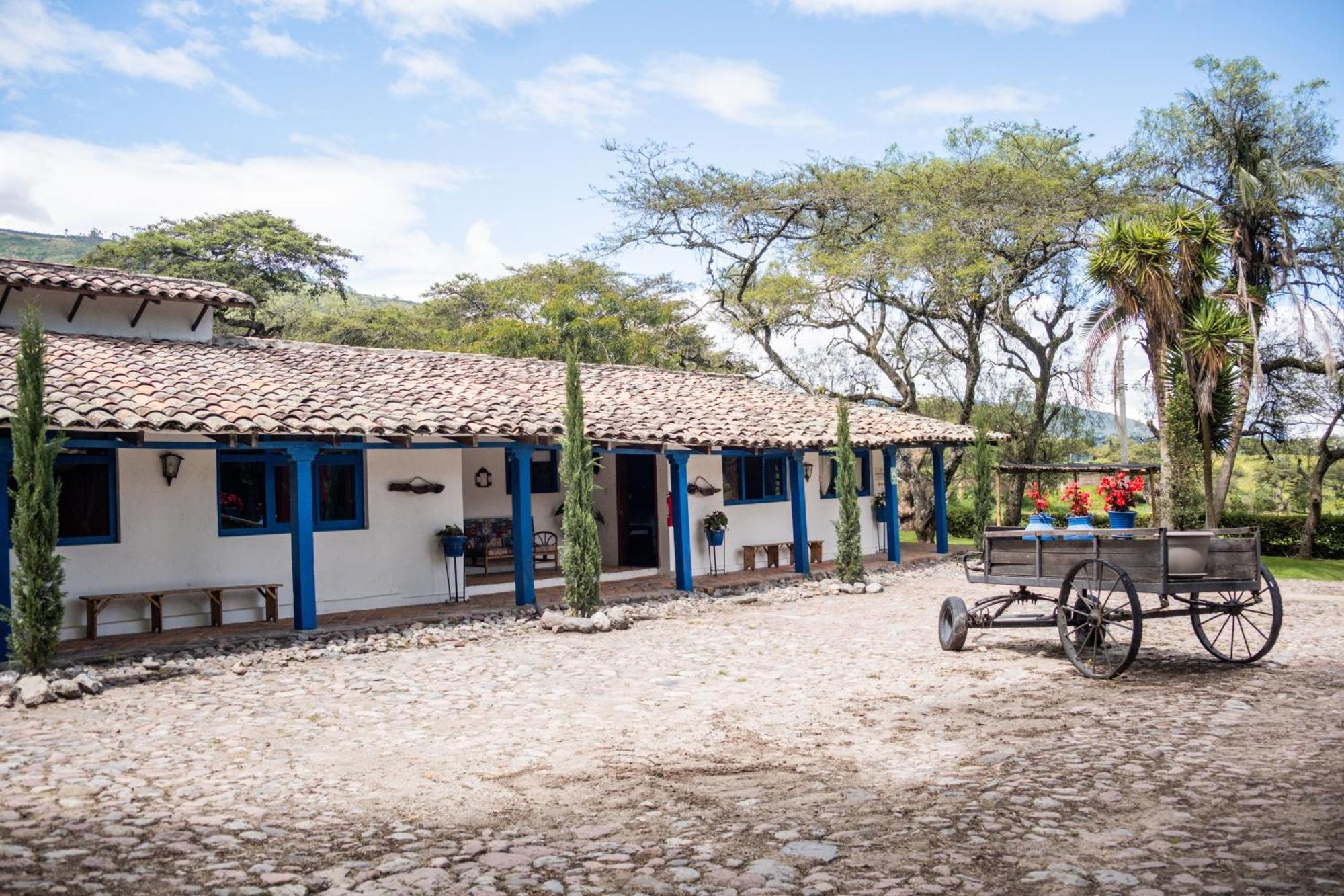 ホテル Hacienda San Francisco Tumbabiro エクステリア 写真