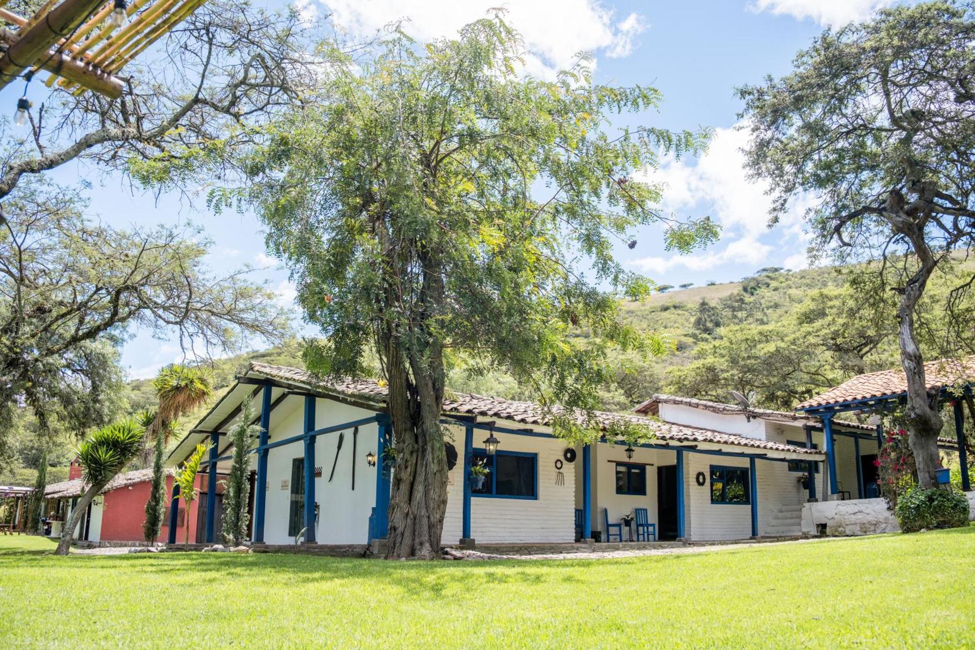 ホテル Hacienda San Francisco Tumbabiro エクステリア 写真